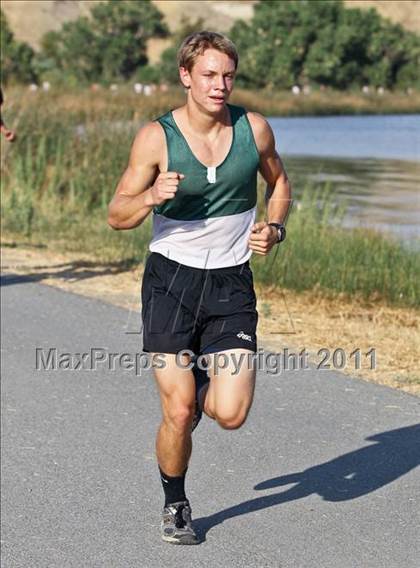 Thumbnail 1 in East Bakersfield Invitational photogallery.