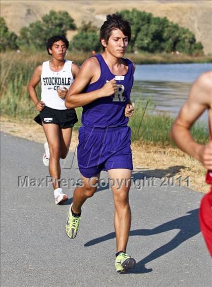 Thumbnail 2 in East Bakersfield Invitational photogallery.