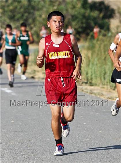 Thumbnail 2 in East Bakersfield Invitational photogallery.