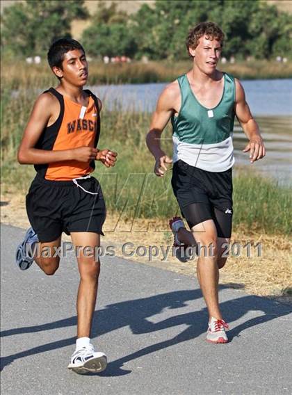 Thumbnail 3 in East Bakersfield Invitational photogallery.