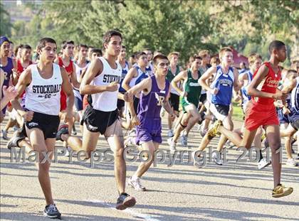 Thumbnail 2 in East Bakersfield Invitational photogallery.