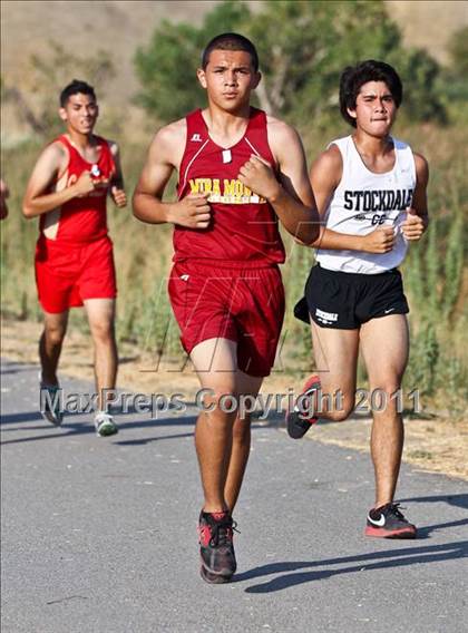 Thumbnail 2 in East Bakersfield Invitational photogallery.