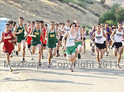 Thumbnail 1 in East Bakersfield Invitational photogallery.