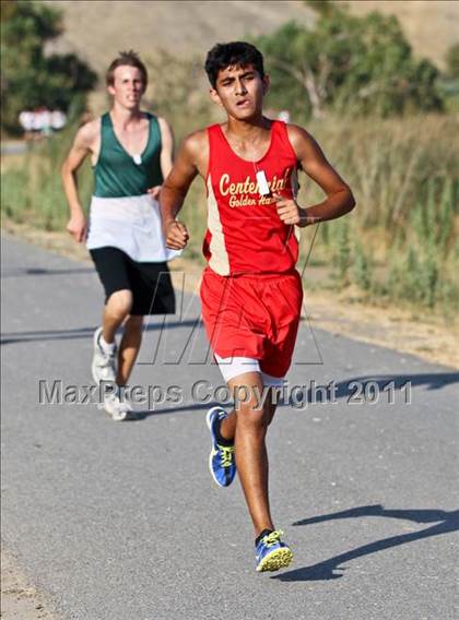 Thumbnail 3 in East Bakersfield Invitational photogallery.