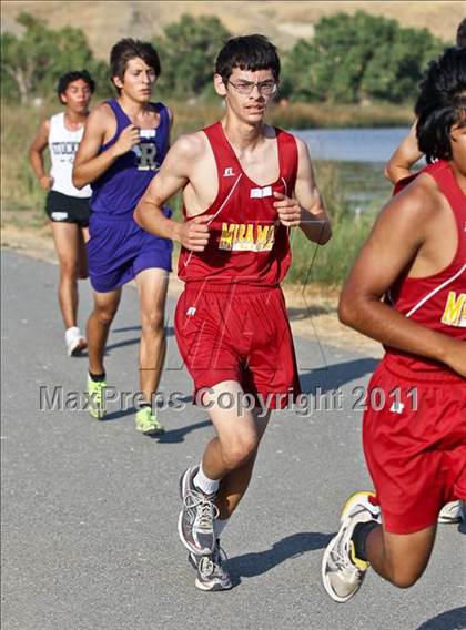 Thumbnail 1 in East Bakersfield Invitational photogallery.