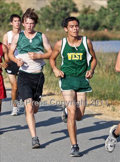 Thumbnail 1 in East Bakersfield Invitational photogallery.