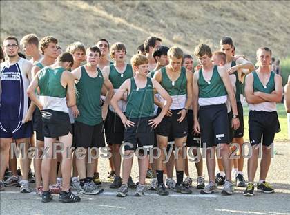 Thumbnail 2 in East Bakersfield Invitational photogallery.