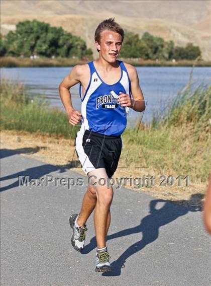Thumbnail 3 in East Bakersfield Invitational photogallery.