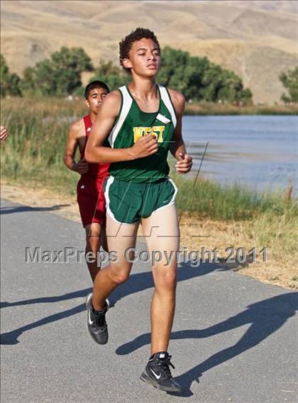 Thumbnail 1 in East Bakersfield Invitational photogallery.