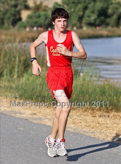 Thumbnail 2 in East Bakersfield Invitational photogallery.