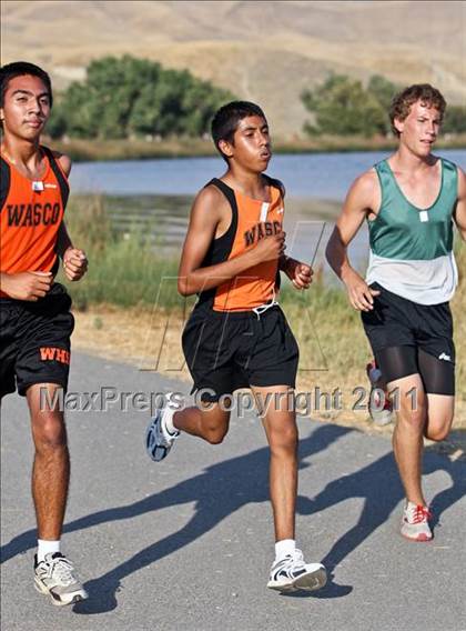 Thumbnail 1 in East Bakersfield Invitational photogallery.