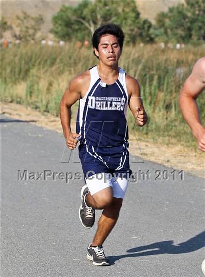 Thumbnail 1 in East Bakersfield Invitational photogallery.