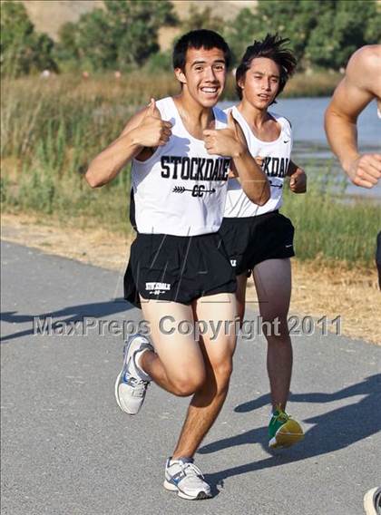 Thumbnail 2 in East Bakersfield Invitational photogallery.