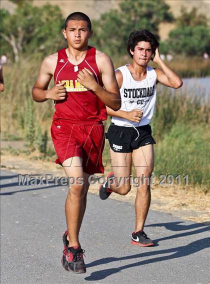 Thumbnail 3 in East Bakersfield Invitational photogallery.