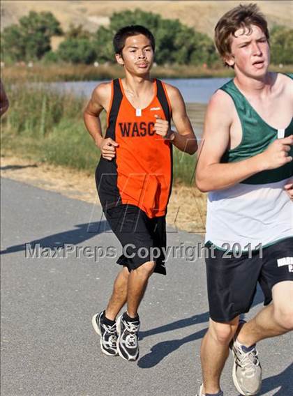 Thumbnail 2 in East Bakersfield Invitational photogallery.