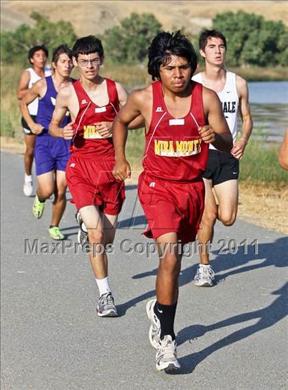 Thumbnail 3 in East Bakersfield Invitational photogallery.