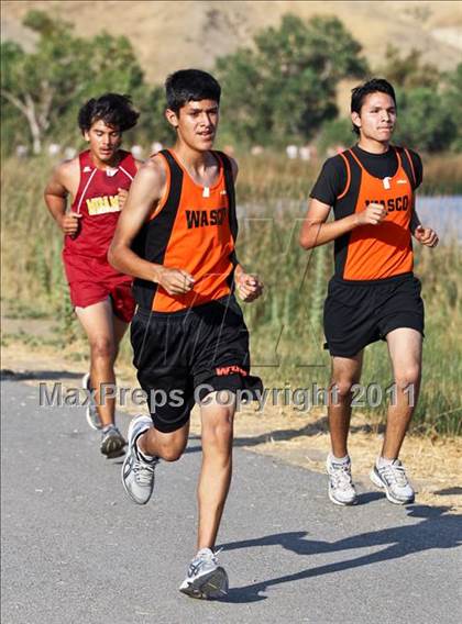 Thumbnail 2 in East Bakersfield Invitational photogallery.