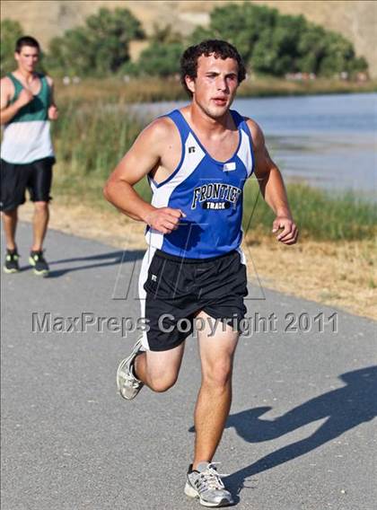 Thumbnail 3 in East Bakersfield Invitational photogallery.