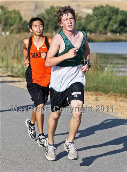 Thumbnail 1 in East Bakersfield Invitational photogallery.