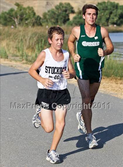 Thumbnail 3 in East Bakersfield Invitational photogallery.