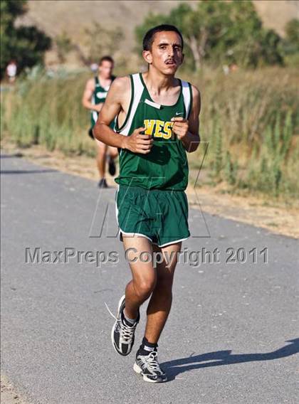Thumbnail 2 in East Bakersfield Invitational photogallery.