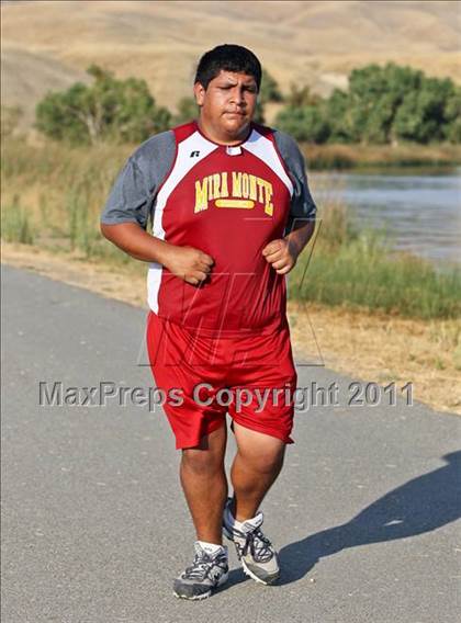 Thumbnail 2 in East Bakersfield Invitational photogallery.