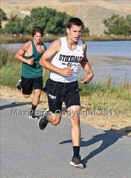 Thumbnail 1 in East Bakersfield Invitational photogallery.