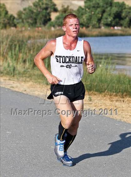 Thumbnail 2 in East Bakersfield Invitational photogallery.