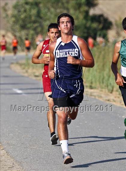 Thumbnail 2 in East Bakersfield Invitational photogallery.