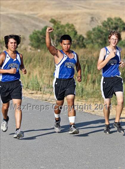 Thumbnail 2 in East Bakersfield Invitational photogallery.