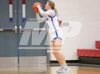 Thumbnail 3 in Amanda-Clearcreek @ Lakewood photogallery.