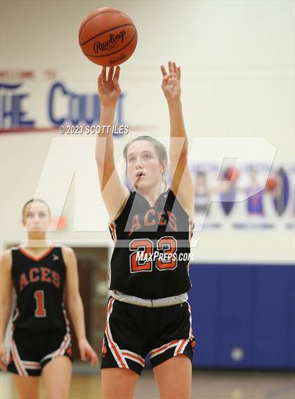 Thumbnail 3 in Amanda-Clearcreek @ Lakewood photogallery.