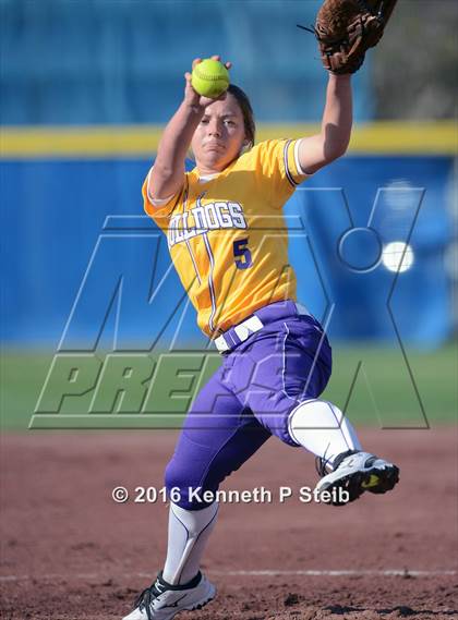 Thumbnail 3 in St. Charles Catholic vs Lutcher (SCC Jamboree) photogallery.