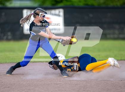 Thumbnail 1 in Sneads vs Altha (FHSAA 1A District 3 Final) photogallery.