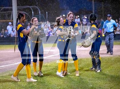 Thumbnail 3 in Sneads vs Altha (FHSAA 1A District 3 Final) photogallery.