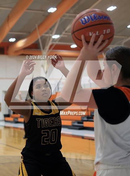 Thumbnail 2 in Grand Saline vs Malakoff photogallery.