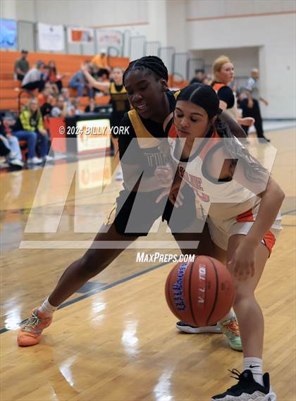 Thumbnail 1 in Grand Saline vs Malakoff photogallery.