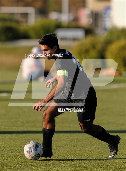 Thumbnail 2 in Capistrano Valley Christian vs Fairmont Prep photogallery.