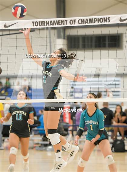 Thumbnail 1 in El Camino vs. Olympian (Nike TOC Southwest) photogallery.