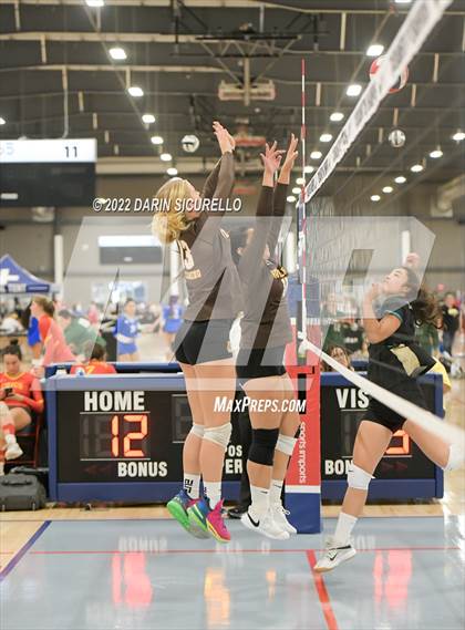 Thumbnail 3 in El Camino vs. Olympian (Nike TOC Southwest) photogallery.