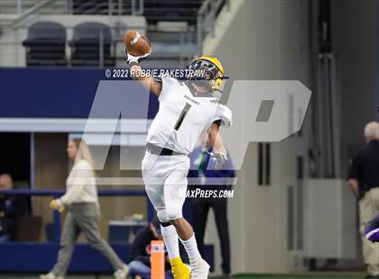 Thumbnail 2 in Loraine vs. Benjamin (UIL 1A Six-Man Division II Final) photogallery.