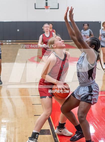 Thumbnail 3 in Warrensburg vs. Kauffman (Van Horn Invitational) photogallery.