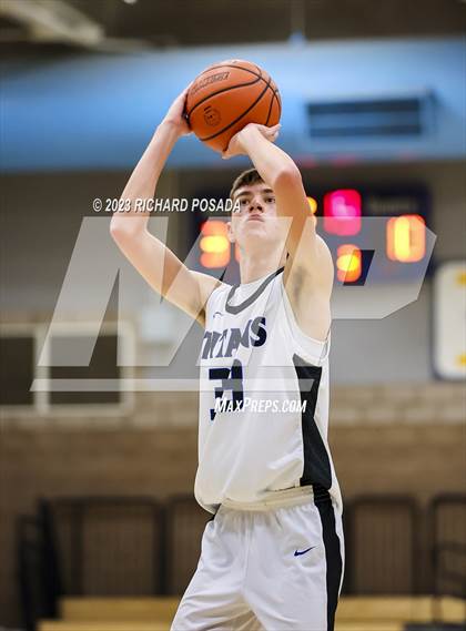 Thumbnail 3 in Frontier vs. Hoover photogallery.