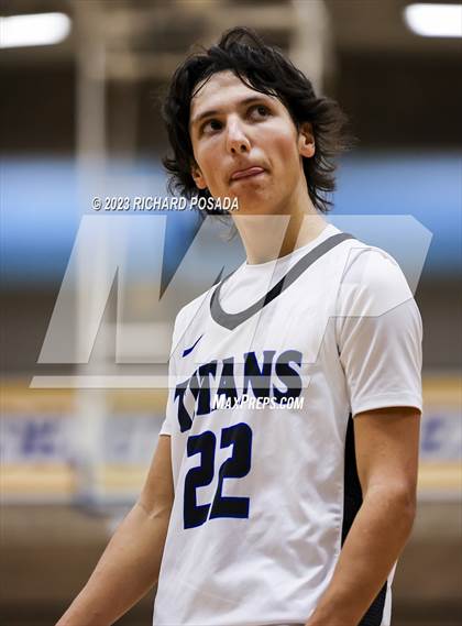 Thumbnail 2 in Frontier vs. Hoover photogallery.