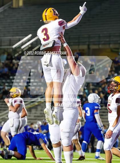 Thumbnail 1 in Bells vs. Blooming Grove (UIL 3A D-II Bi-District) photogallery.