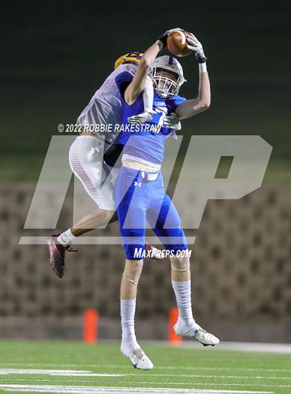 Thumbnail 1 in Bells vs. Blooming Grove (UIL 3A D-II Bi-District) photogallery.
