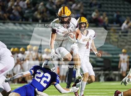 Thumbnail 2 in Bells vs. Blooming Grove (UIL 3A D-II Bi-District) photogallery.