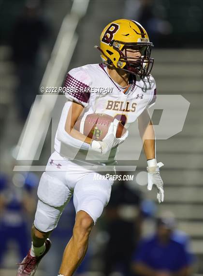 Thumbnail 2 in Bells vs. Blooming Grove (UIL 3A D-II Bi-District) photogallery.
