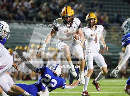 Thumbnail 3 in Bells vs. Blooming Grove (UIL 3A D-II Bi-District) photogallery.