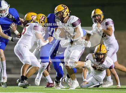 Thumbnail 2 in Bells vs. Blooming Grove (UIL 3A D-II Bi-District) photogallery.